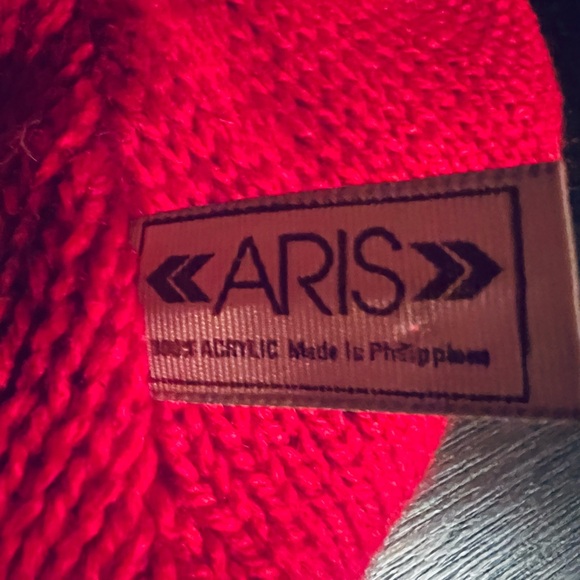 Aris Cherry Red(not red/orange)Knit Hat - Picture 4 of 8